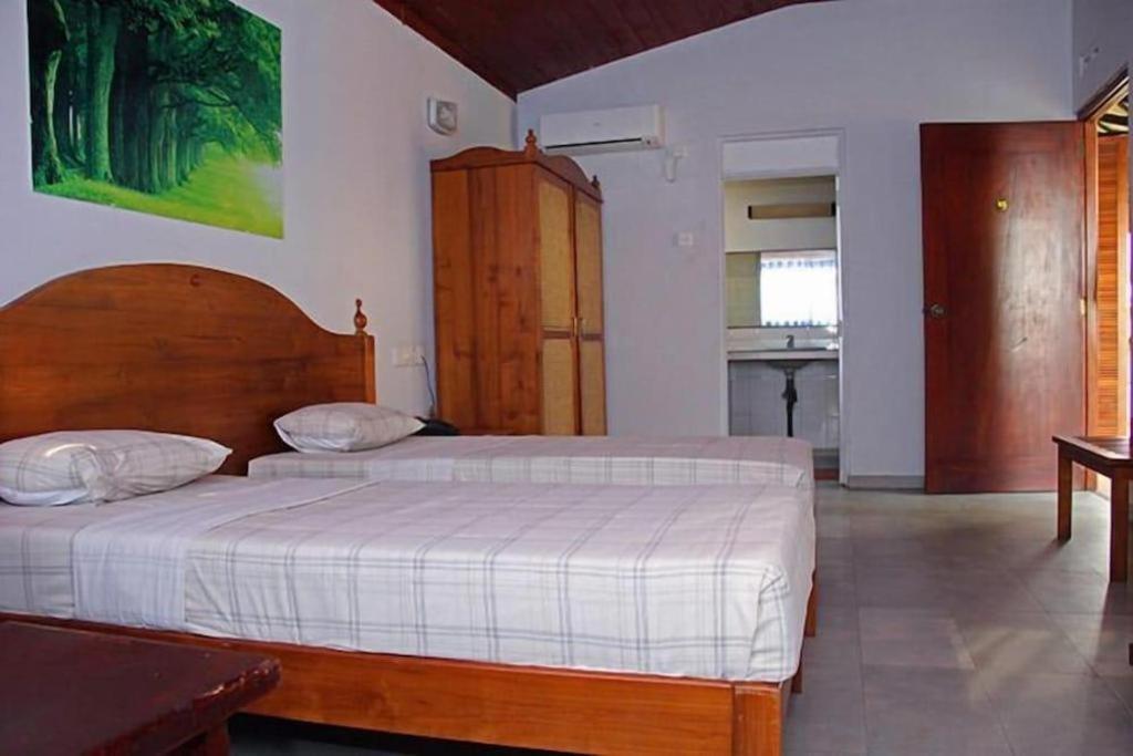 Oyo 246 Roy Villa Beach Hotel Kalutara Exterior photo