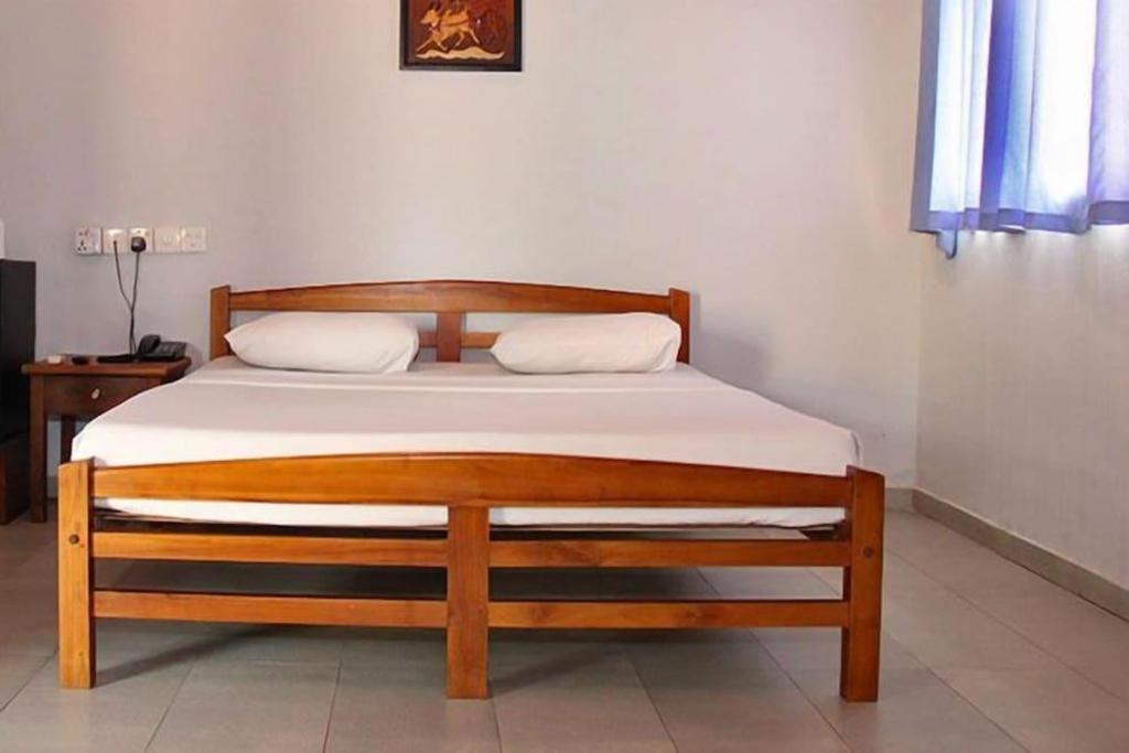 Oyo 246 Roy Villa Beach Hotel Kalutara Exterior photo