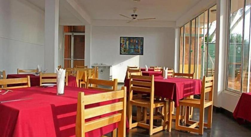 Oyo 246 Roy Villa Beach Hotel Kalutara Exterior photo